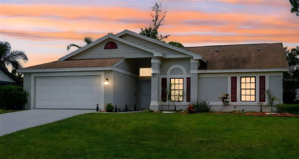 Attached, Exterior, Facade, Ranch