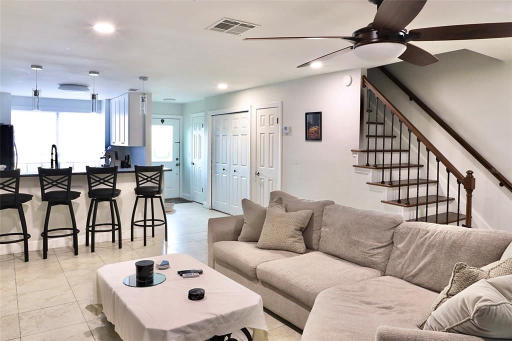Interior, Living room, Pendant Lights, Recessed Lighting