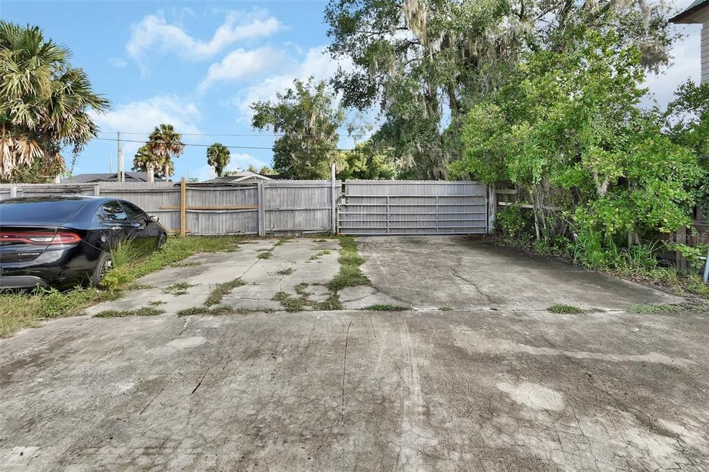 Backyard, Exterior