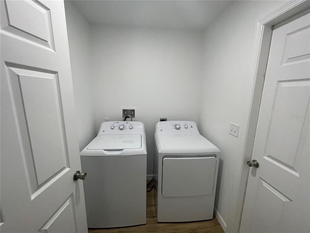 Interior, Utility Closets, Washer, Wood Texture Flooring