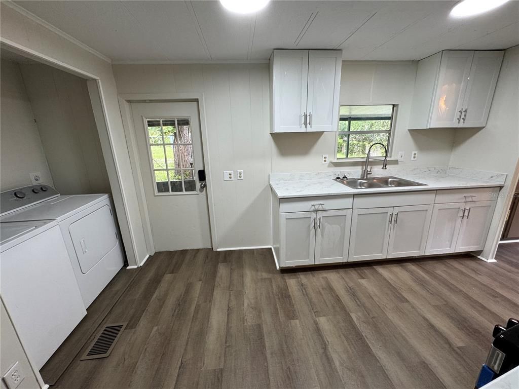 Interior, Kitchen, Washer, Wood Texture Flooring