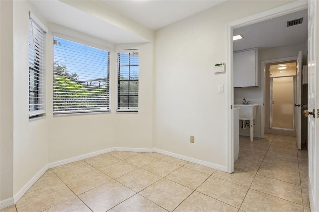 Empty room, Interior, Recessed Lighting, Washer