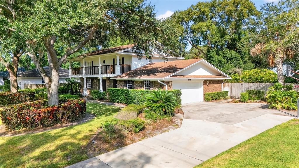 Attached, Backyard, Exterior, Facade, Brick Facade, Modern