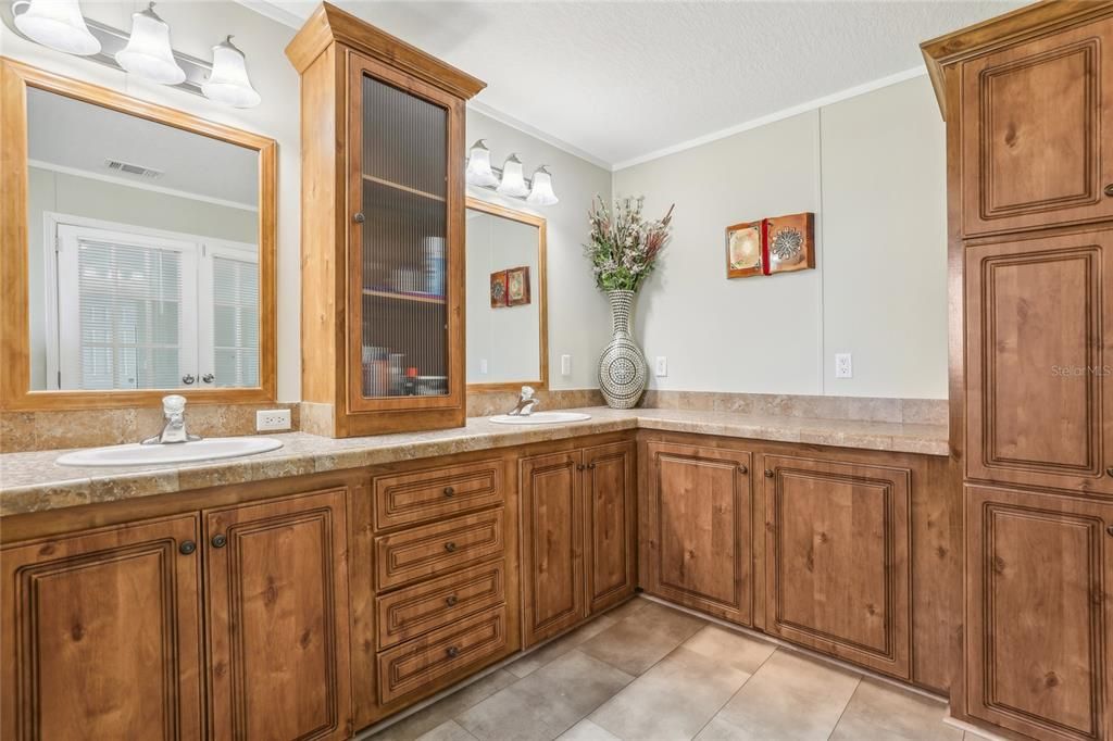Bathroom, Dual Sink Vanities, Interior