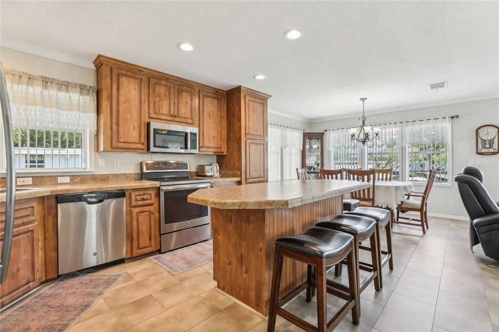 Chandelier, Dining room, Interior, Kitchen, Pendant Lights, Recessed Lighting, Stainless Steel Appliances