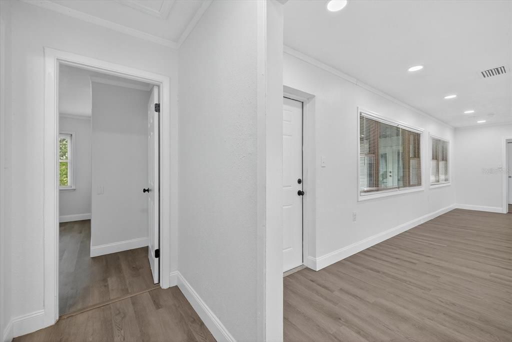Empty room, Interior, Recessed Lighting, Wood Texture Flooring
