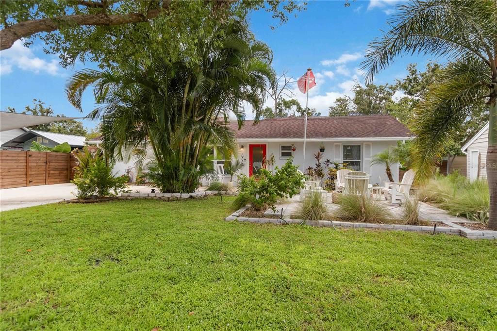 Backyard, Exterior, Facade, Ranch