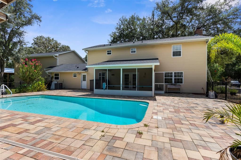 Exterior, Pool