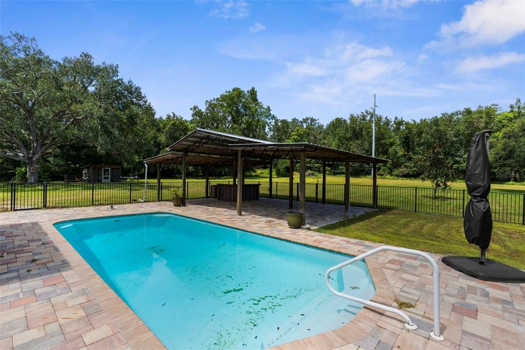 Exterior, Pool