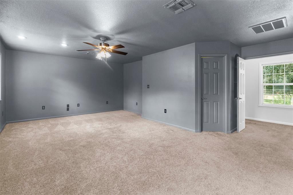 Empty room, Interior, Recessed Lighting