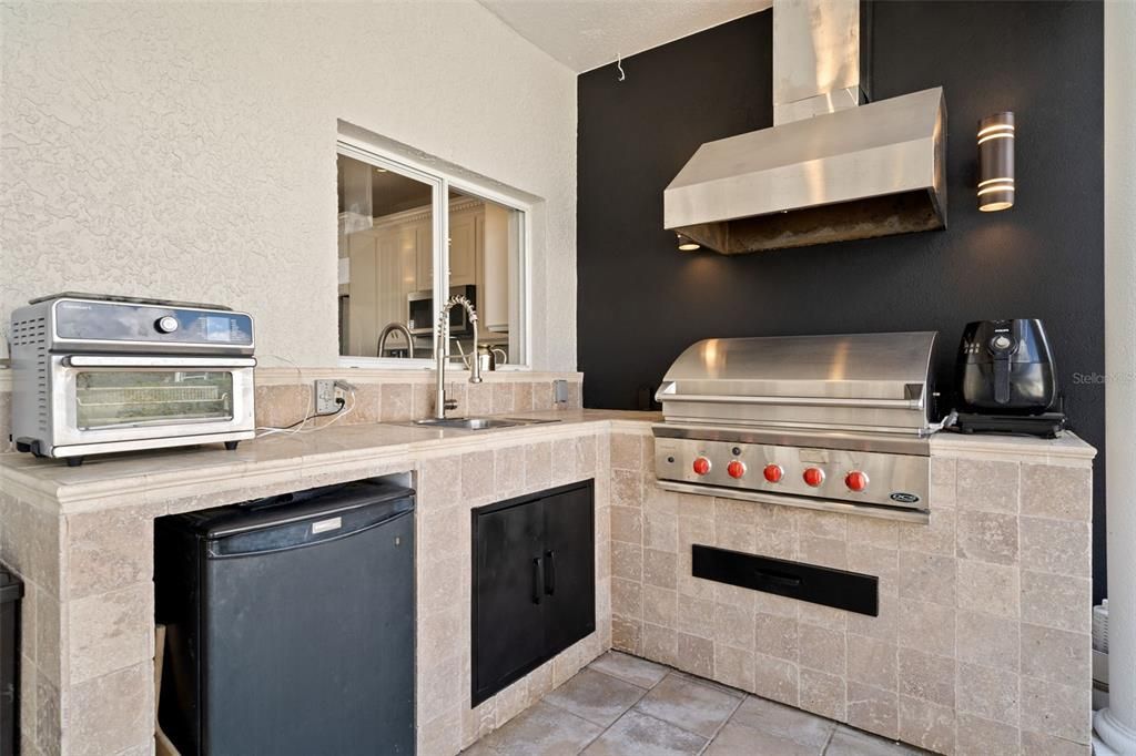 Exterior, Outdoor Kitchen
