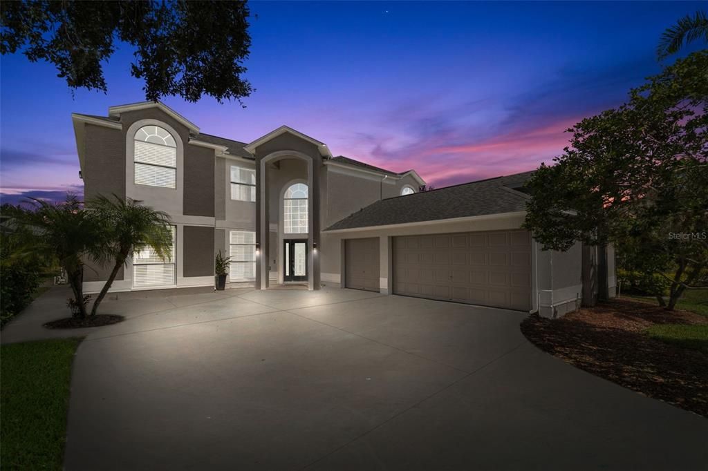 Attached, Exterior, Facade, Mediterranean