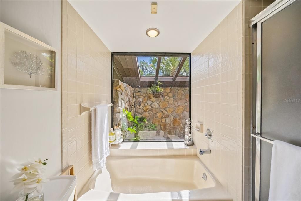 Bathroom, Interior, Recessed Lighting
