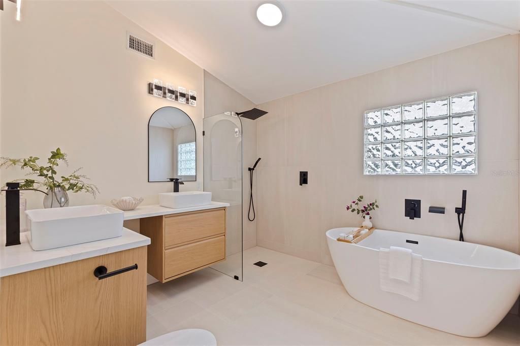 Bathroom, Dual Sink Vanities, Free Standing Baths, Interior, Recessed Lighting