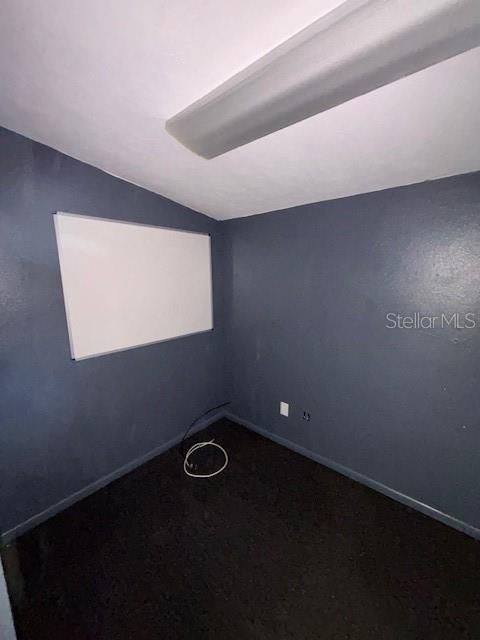 Empty room, Interior