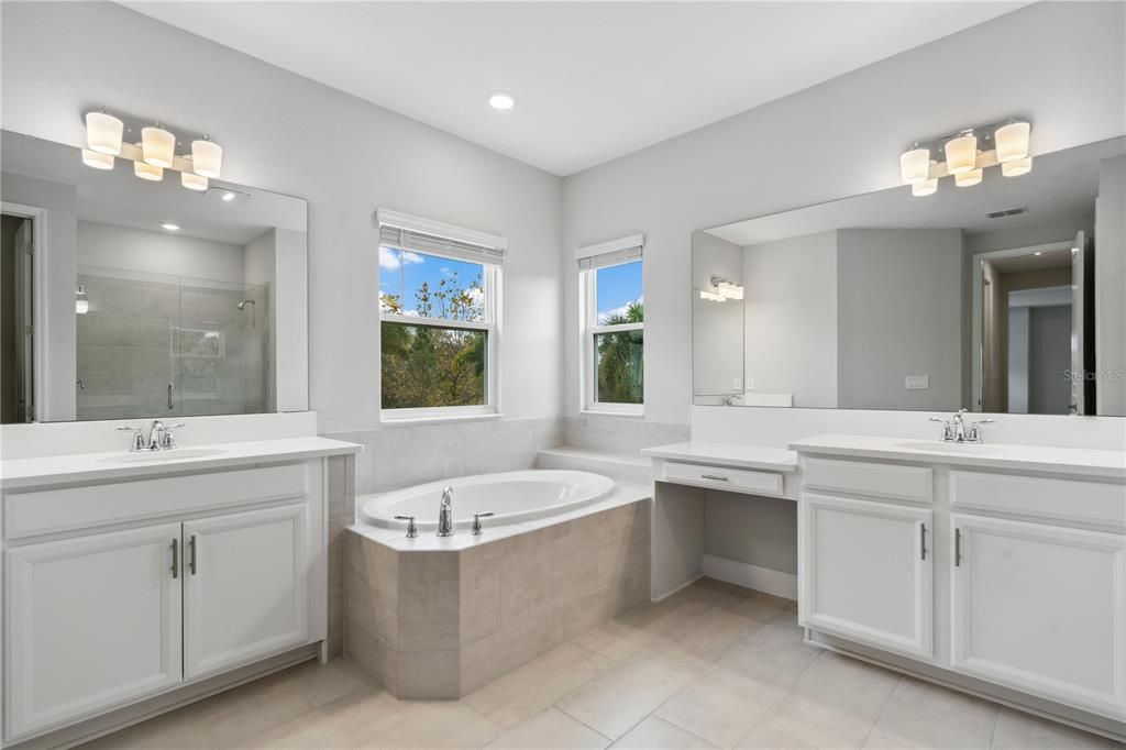 Bathroom, Dual Sink Vanities, Interior, Recessed Lighting