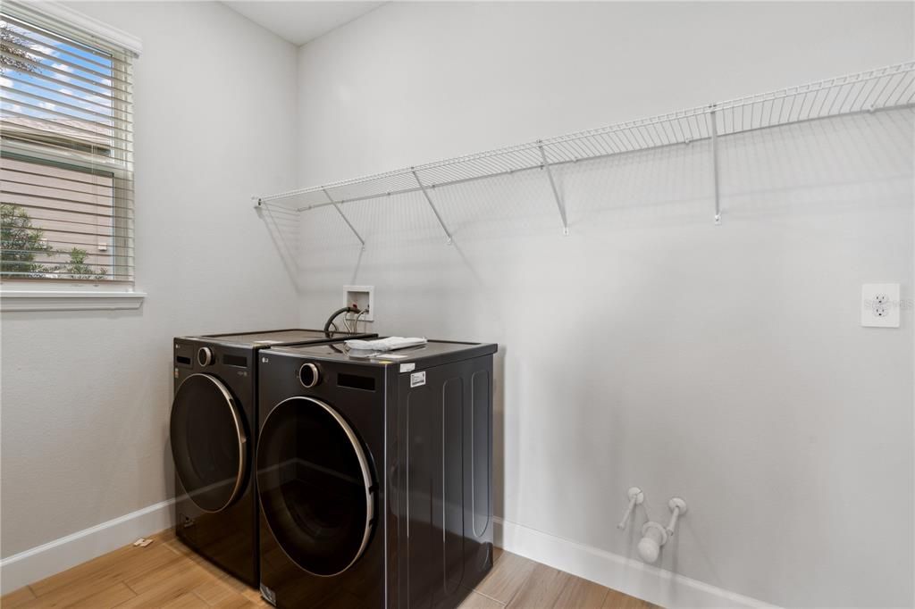 Interior, Washer, Wood Texture Flooring