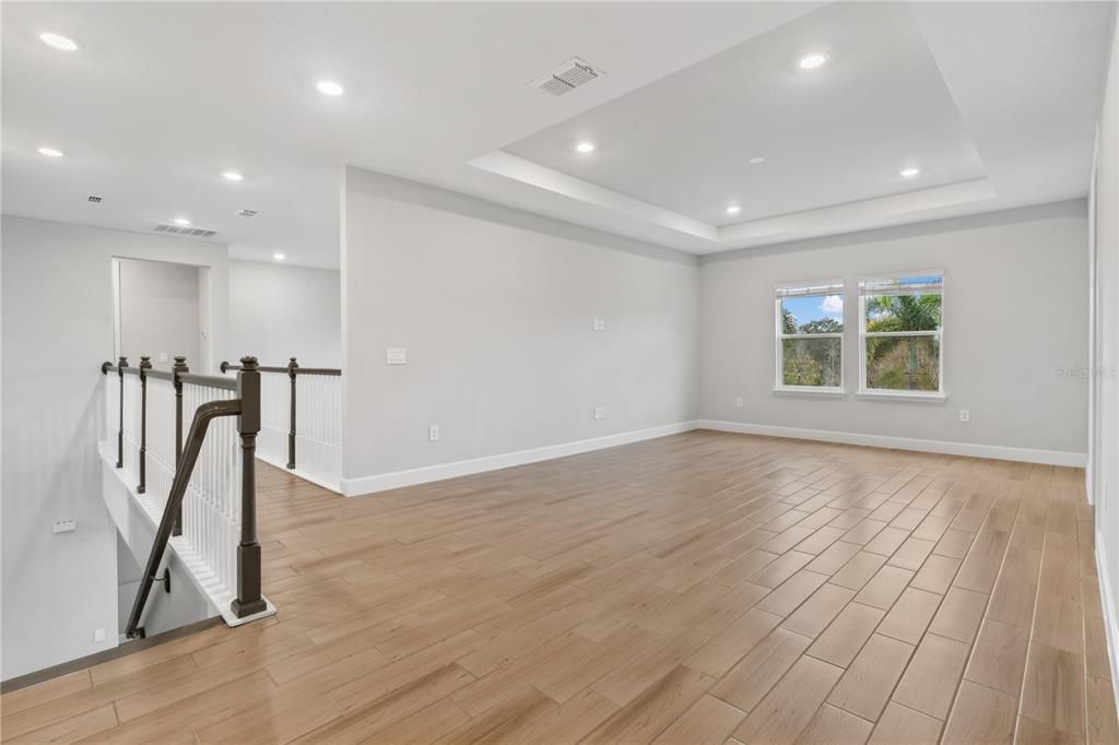 Empty room, Interior, Recessed Lighting, Wood Texture Flooring