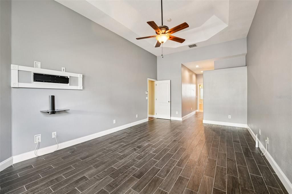 Empty room, Interior, Recessed Lighting, Wood Texture Flooring