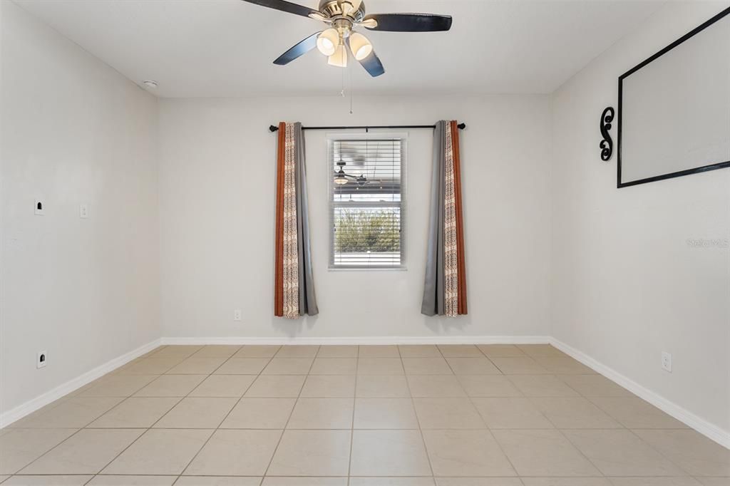 Empty room, Interior