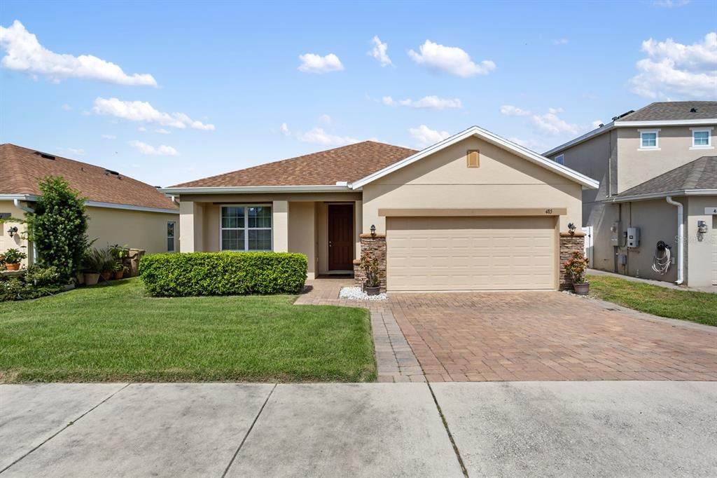 Attached, Exterior, Facade, Ranch