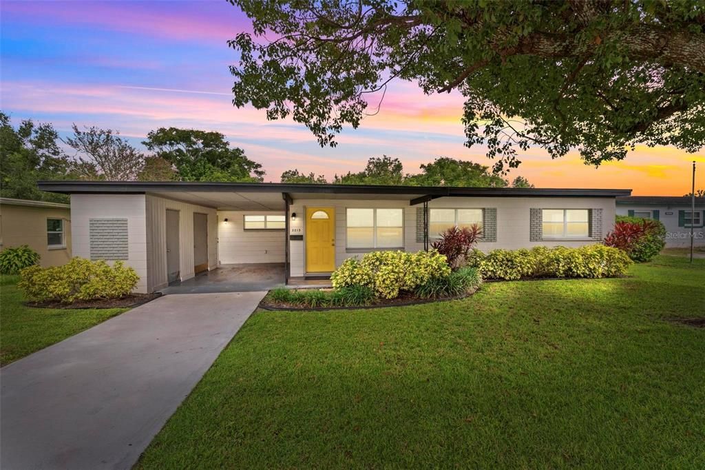 Backyard, Exterior, Facade, Ranch
