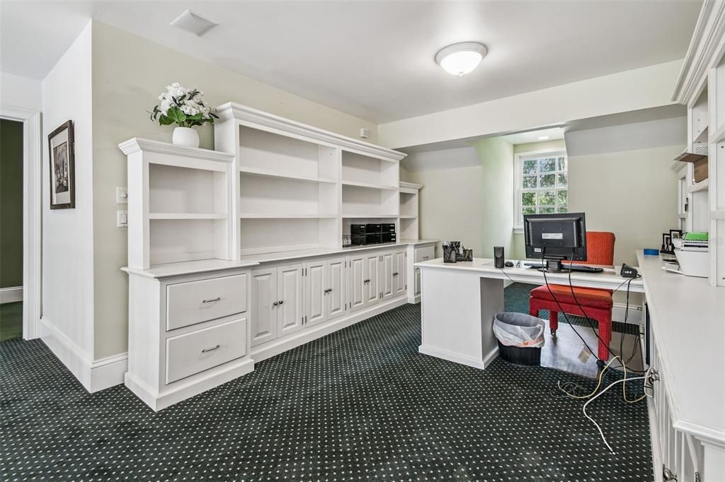 Home Office, Interior