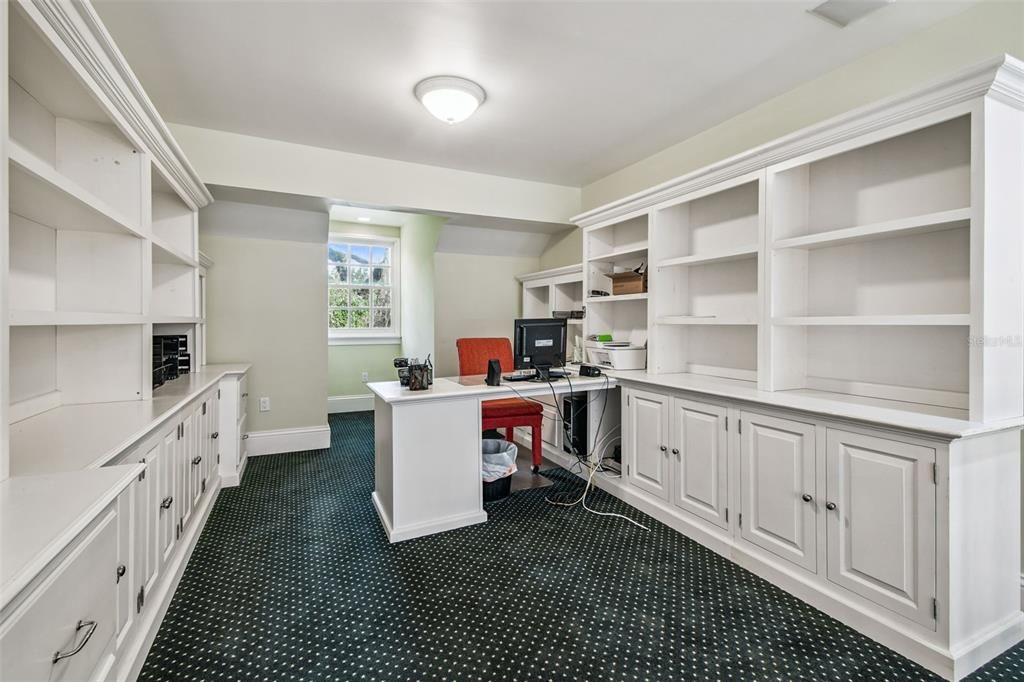 Home Office, Interior