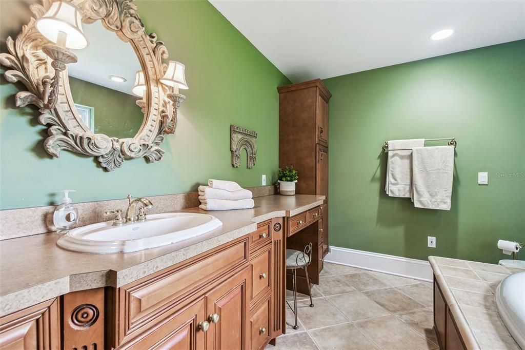 Bathroom, Interior, Recessed Lighting