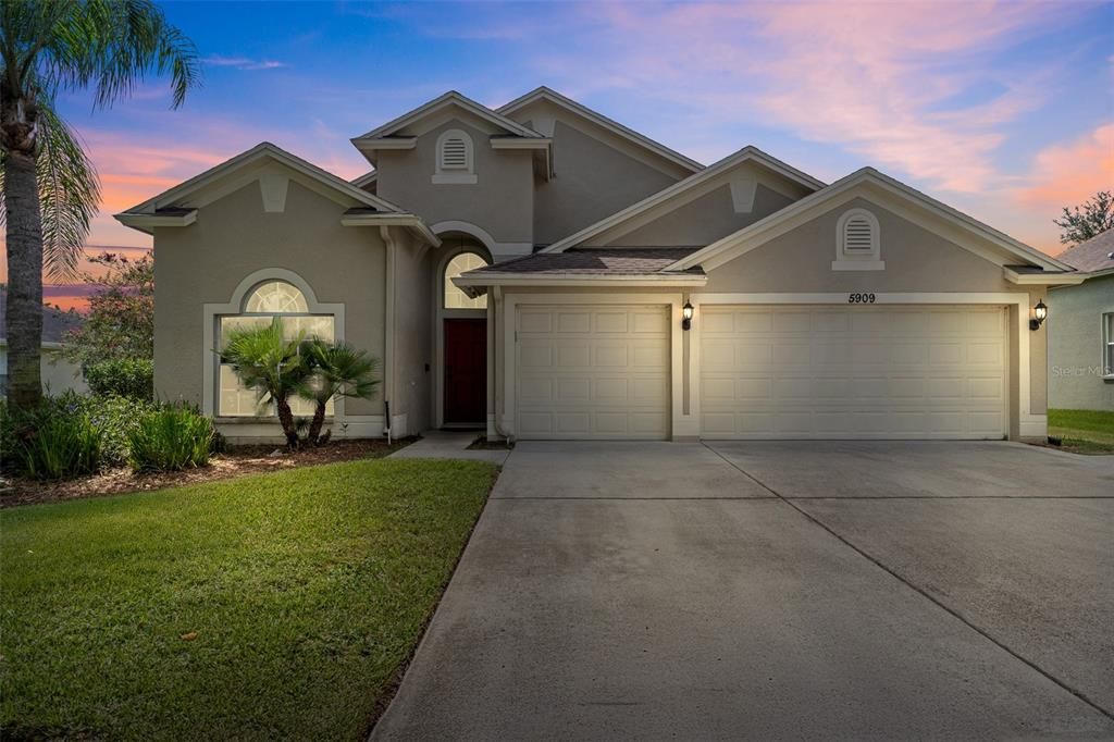 Attached, Exterior, Facade, American Craftsman