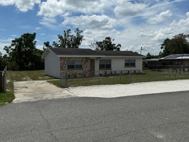 Backyard, Exterior, Facade, Ranch