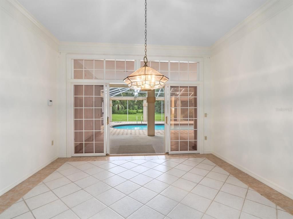 Empty room, Interior, Pendant Lights