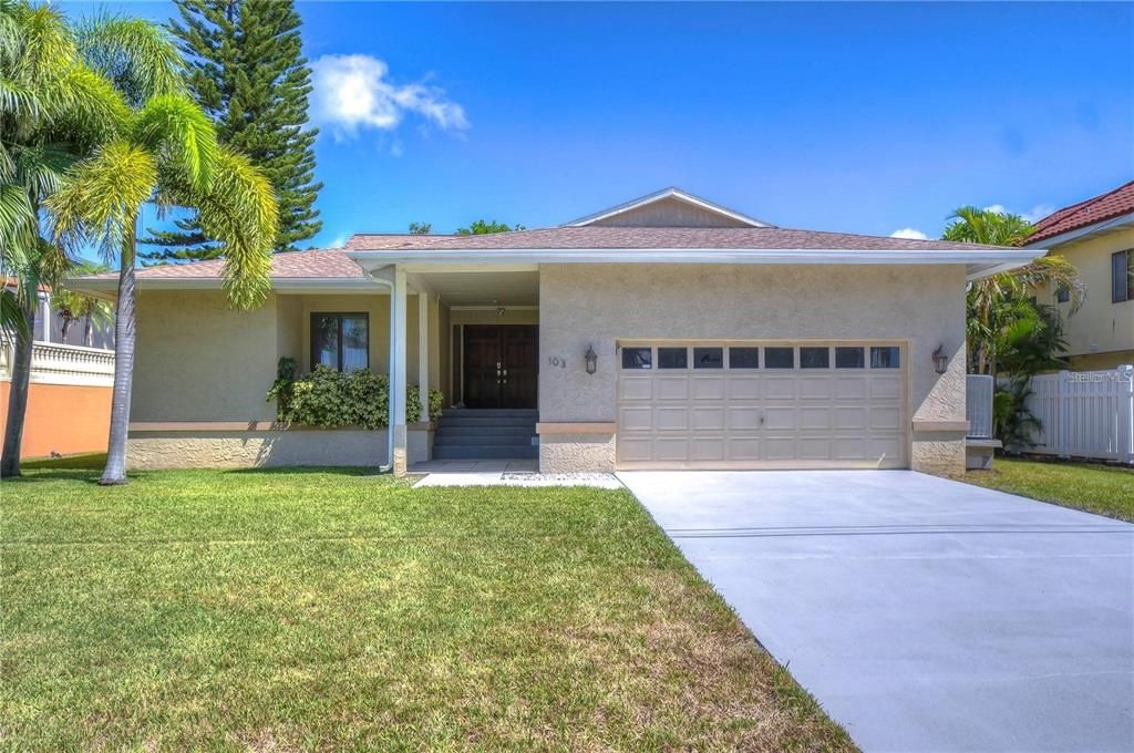 Attached, Exterior, Facade, Ranch