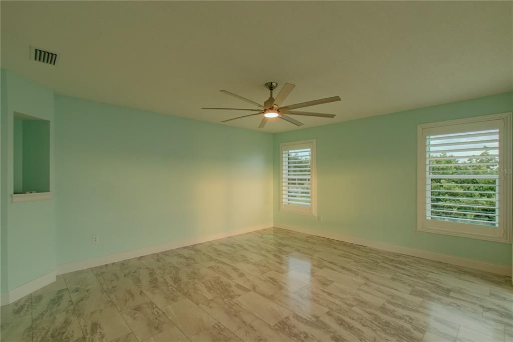 Empty room, Interior