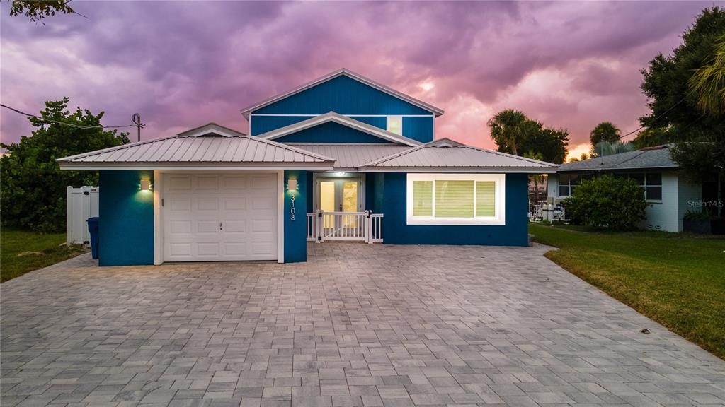 Attached, Exterior, Facade, Ranch