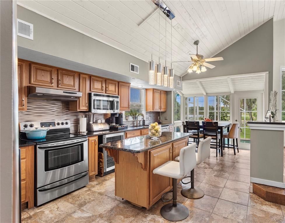 Dining room, Interior, Kitchen, Pendant Lights, Stainless Steel Appliances