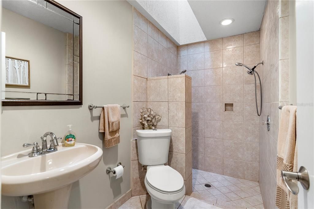Bathroom, Interior, Recessed Lighting