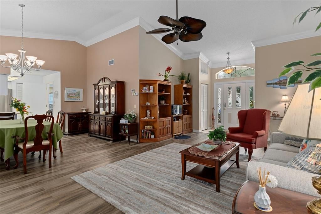 Chandelier, Dining room, Interior, Living room, Pendant Lights, Wood Texture Flooring