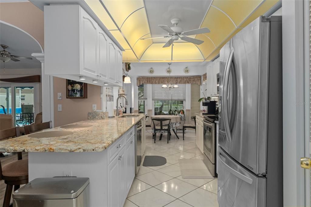 Dining room, Interior, Kitchen, Pendant Lights, Stainless Steel Appliances