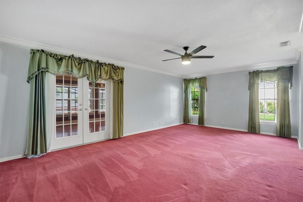 Empty room, Interior