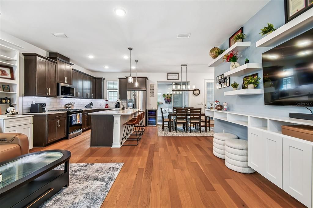Chandelier, Dining room, Interior, Kitchen, Pendant Lights, Recessed Lighting, Wood Texture Flooring