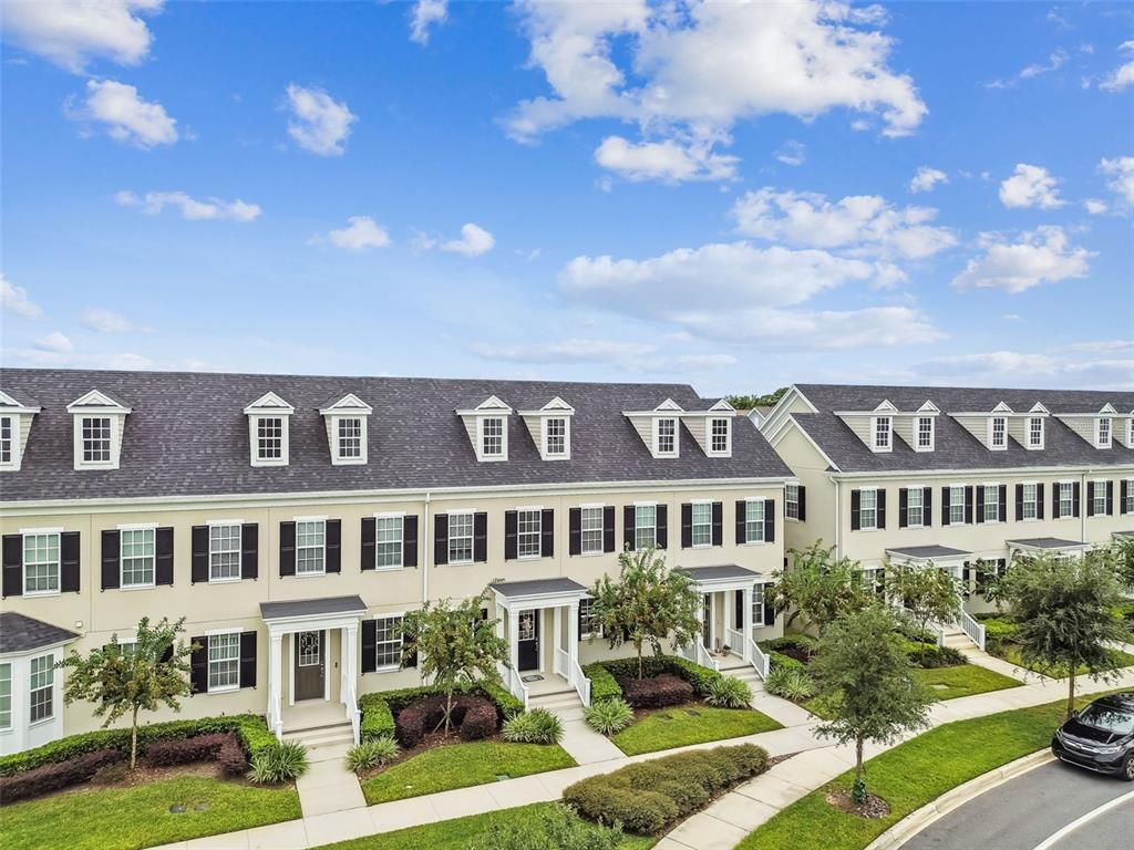 Exterior, Facade, Rowhouse