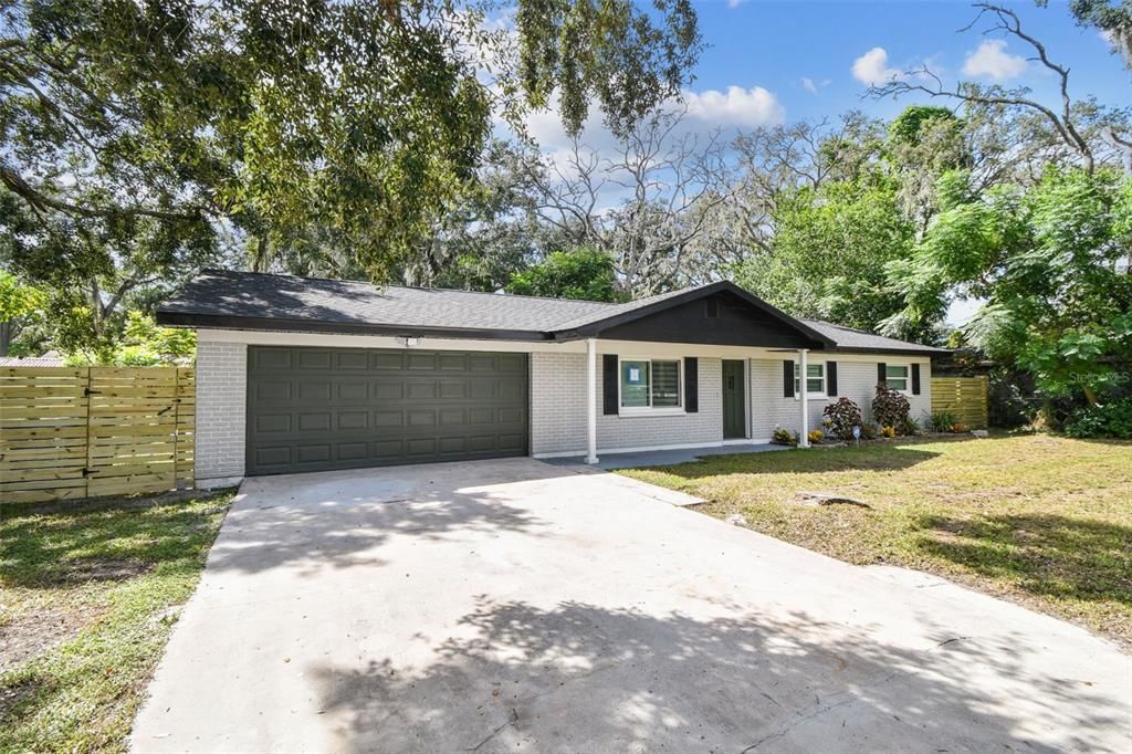 Attached, Exterior, Facade, Ranch