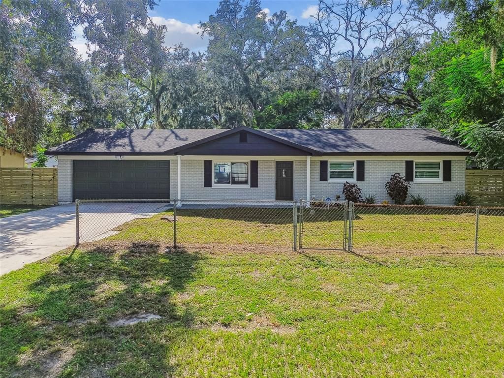 Attached, Exterior, Facade, Ranch