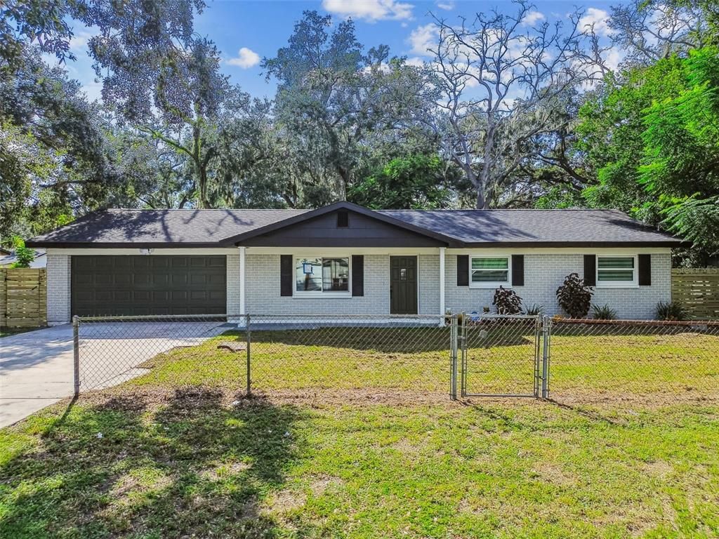 Attached, Exterior, Facade, Ranch