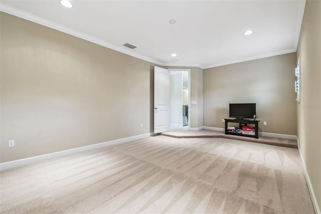 Empty room, Interior, Recessed Lighting