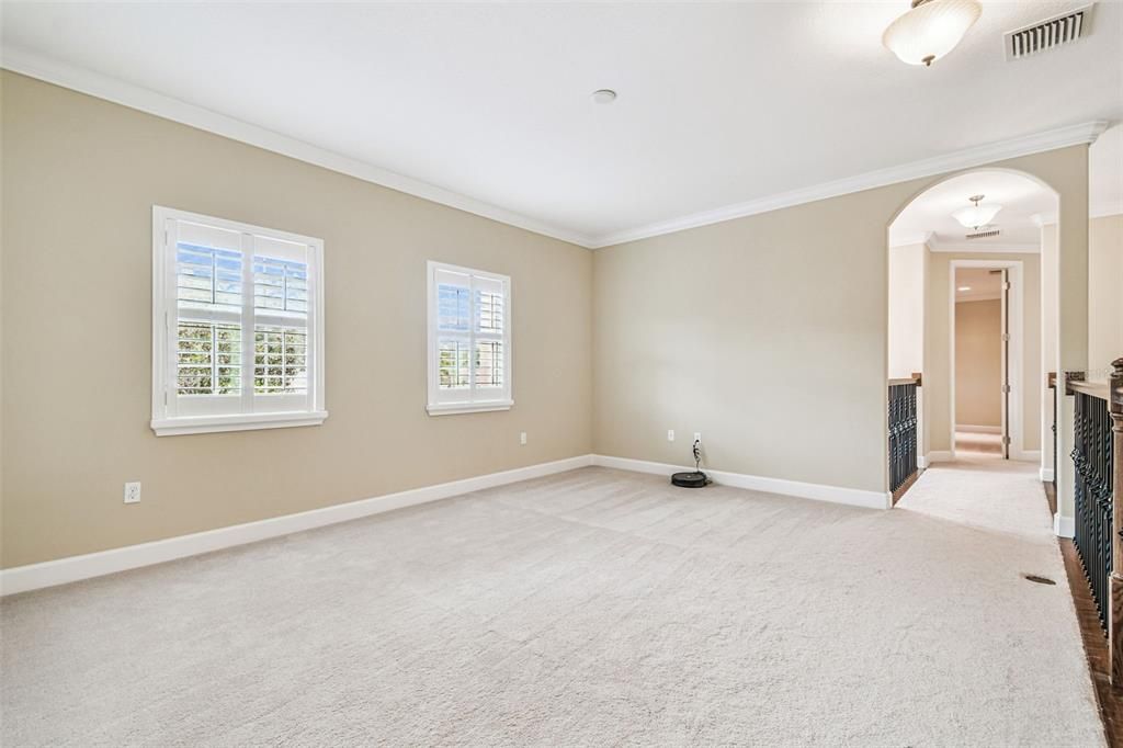 Empty room, Interior