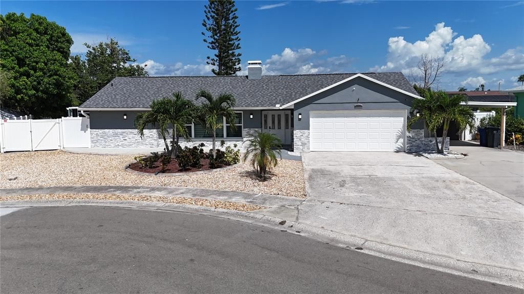 Attached, Exterior, Facade, Ranch