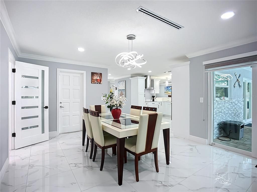 Chandelier, Dining room, Interior, Kitchen, Marble, Pendant Lights, Recessed Lighting