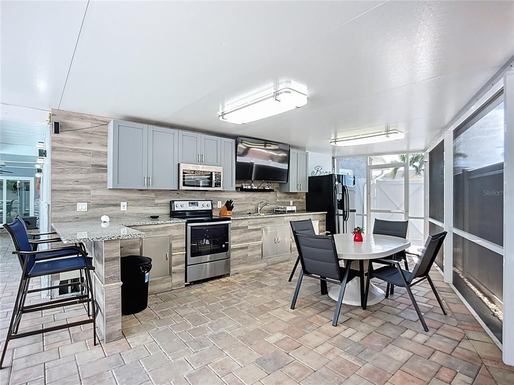 Dining room, Interior, Kitchen, Stainless Steel Appliances